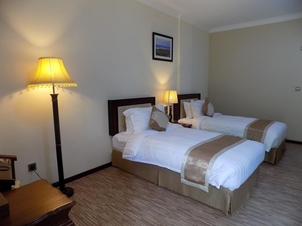 Victoria Palace Hotel Мандалей Екстериор снимка